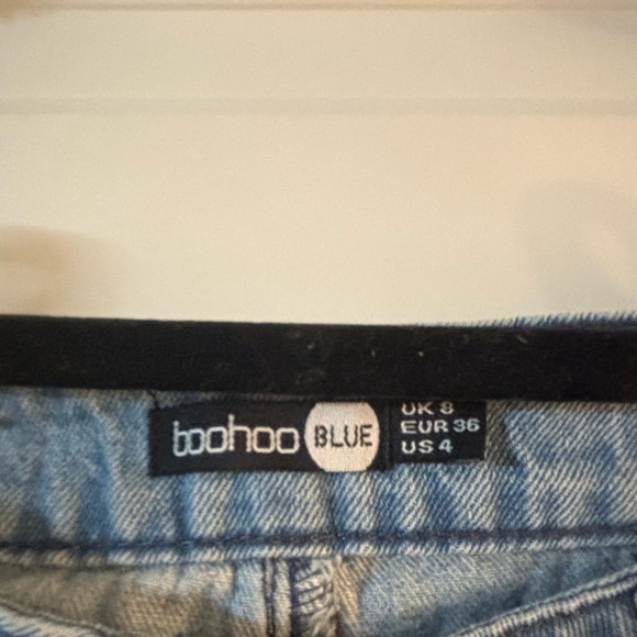 ⭐️ 5 For $25 Boohoo Blue NWT Patchwork Jeans (4) - Picture 3 of 3